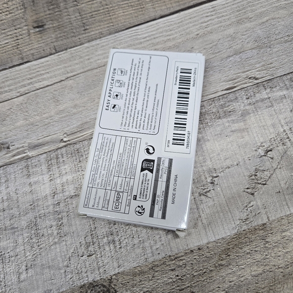 Strawberry Pattern Press-On Nail Set - Picture 2 of 10